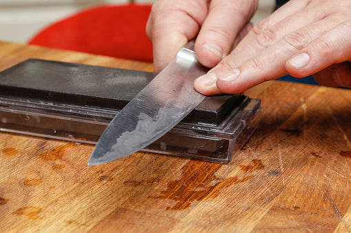 Maîtrisez l'Aiguisage d'un Couteau Occidental - Guide Facile