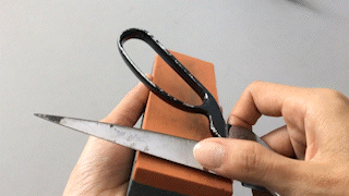 aiguiser couteau sur pierre